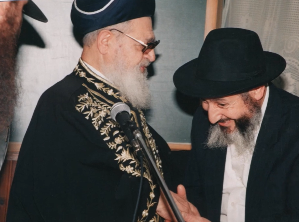 מרן הרב עובדיה יוסף זצ״ל עם הרב שלום בן זקן